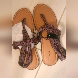 NWT Torrid Cheetah print Stretch Fabric TStrap Sandal (size 13WW)